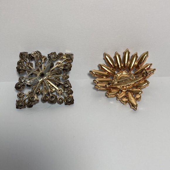 2 brooches one is a Triad signature cluster of rhinestones - Picture 4 of 8